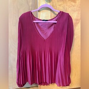 Quince Pleated V-Neck Long Sleeve Tunic in Raspberry